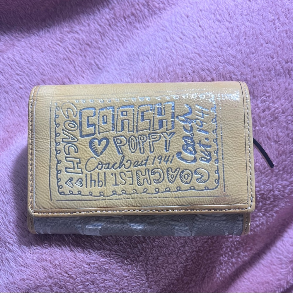 Coach Poppy Graphic Yellow Wallet. Excellent condition lots of compartments